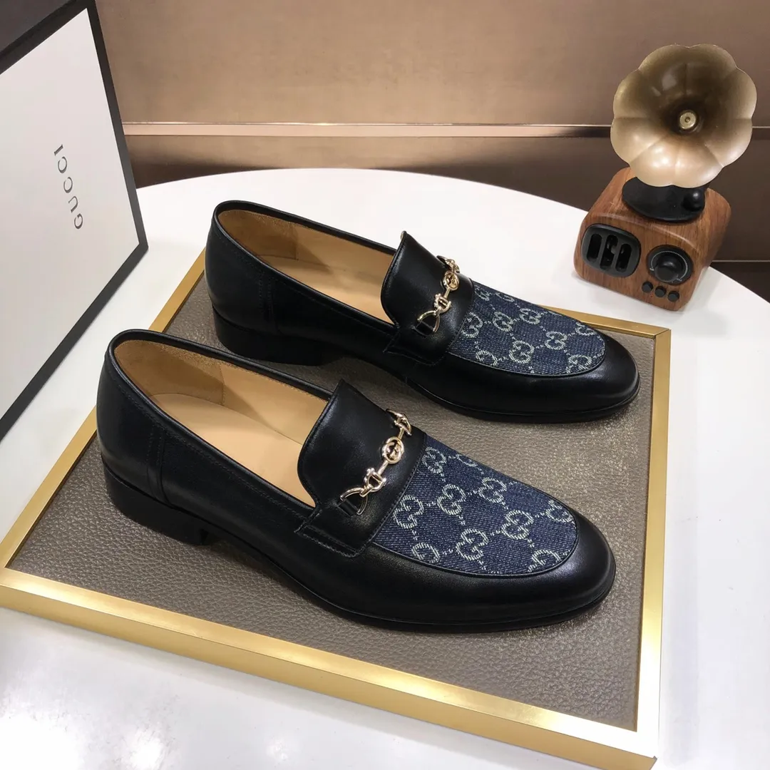 Factory batch 500💰Italy’s top luxury men’s shoe giant (GUCCI) (Gucci) (full cowhide lining) new arrival🍃Original European style🔰 Pleasant to the eye😍In order to make the shoes more durable and non-deformable🌀The production continues to follow traditional methods but there is still no lack of innovation💪The original sheepskin is selected for the leather♻️Smooth, natural and extra bright⭐Made of imported cowhide The rich man’s first choice 38-45 (45 customized)
